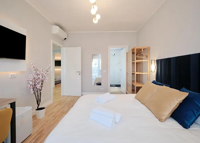 Bright 2 Min Metro B 20 Min Colosseum Private Bathroom Swimming Pool Free Parking Accommodatie bij particulieren