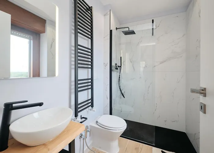 Bright 2 Min Metro B 20 Min Colosseum Private Bathroom Swimming Pool Free Parking Rome