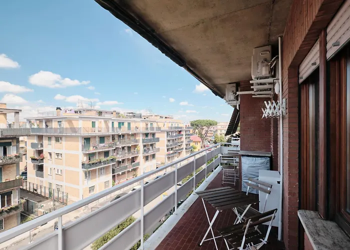 Accommodatie bij particulieren Bright 2 Min Metro B 20 Min Colosseum Private Bathroom Swimming Pool Free Parking *